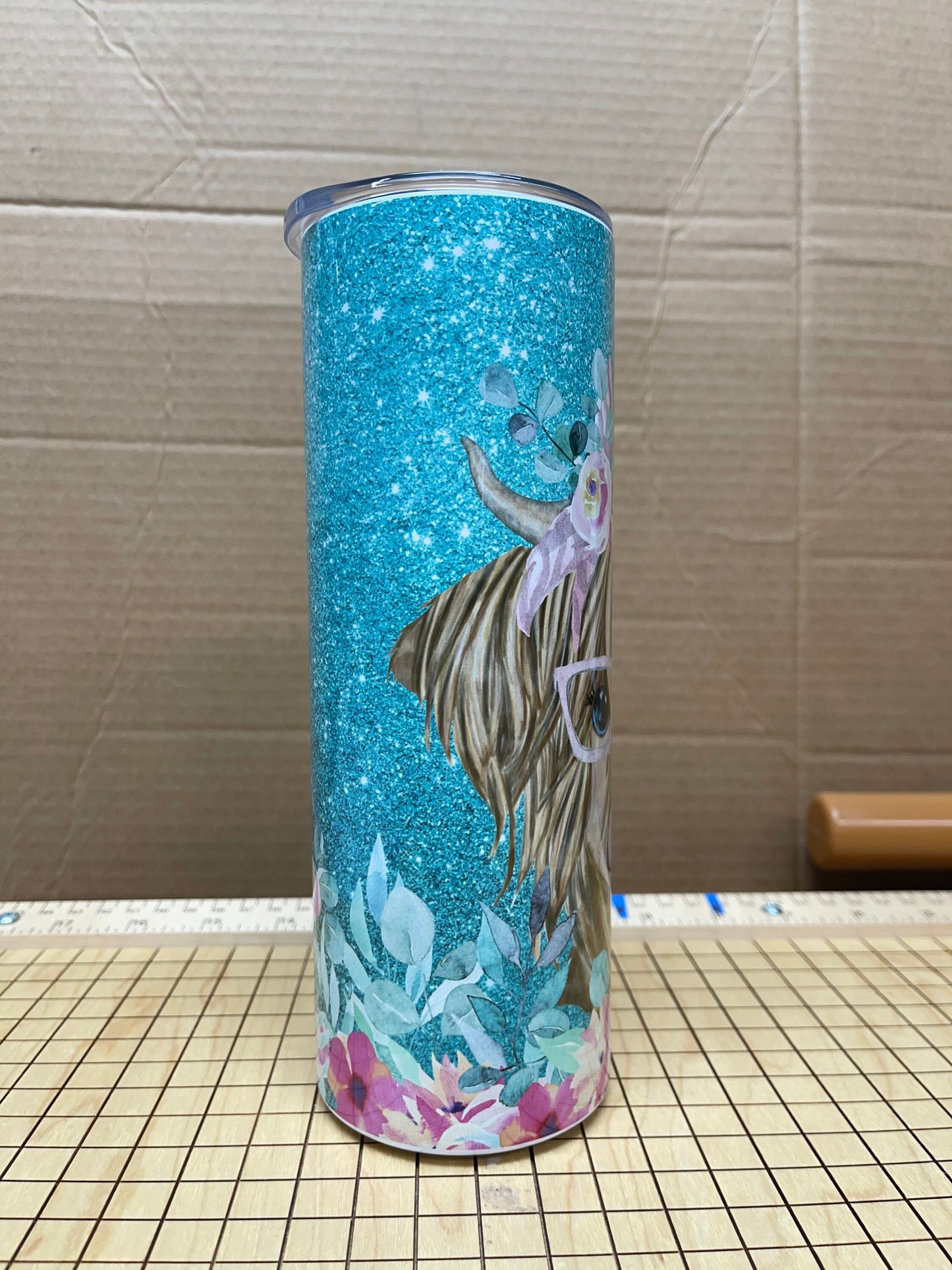 Cute highland cow with glasses tumbler