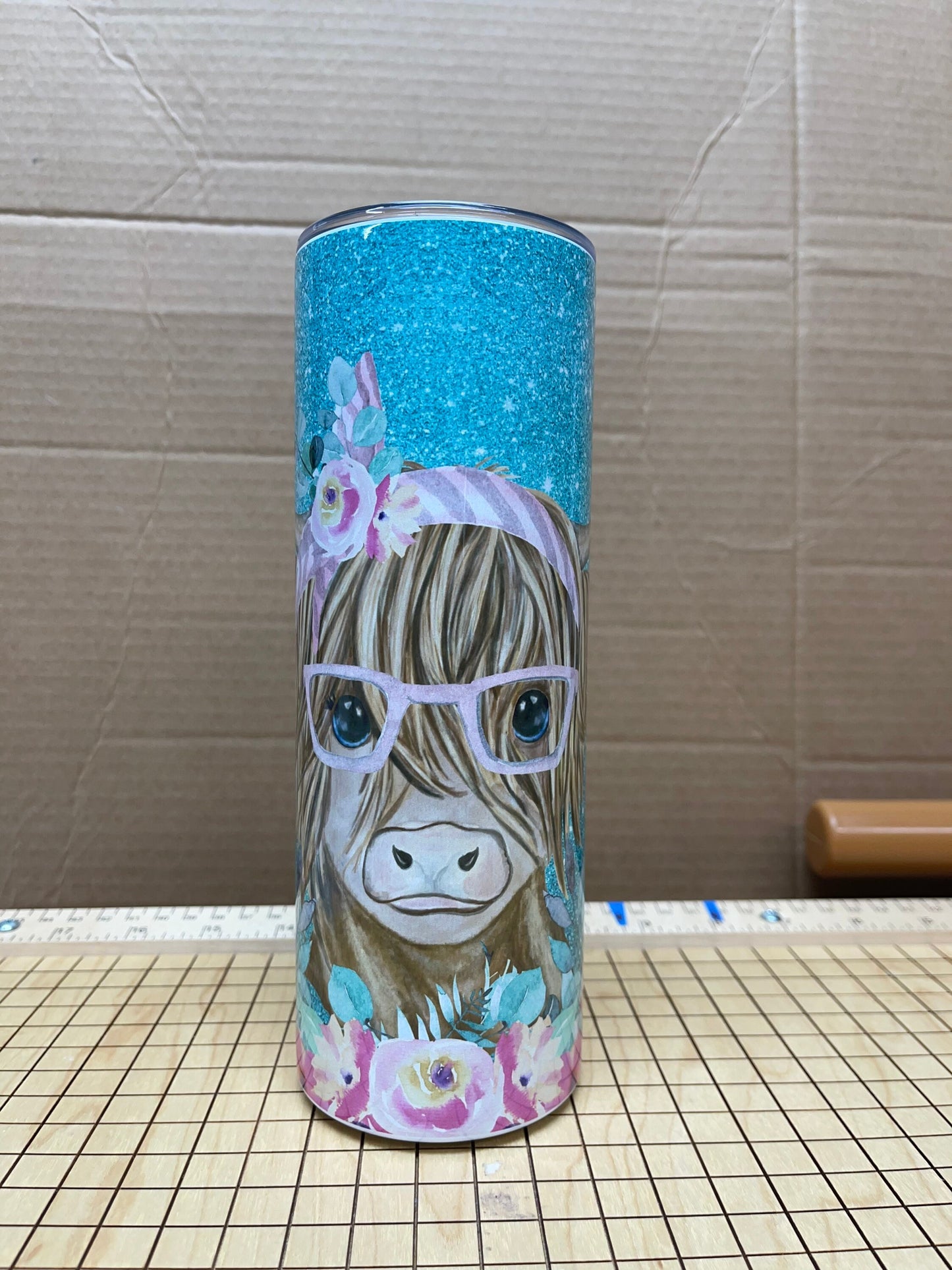Cute highland cow with glasses tumbler